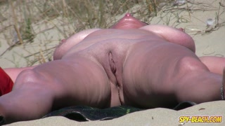 Ragazza sul spiaggia, una delle migliori storie porno