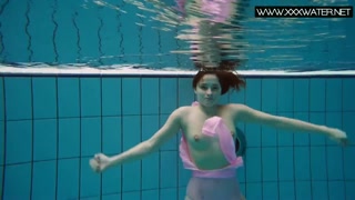 Porno filmati sott'acqua con la bella ginnasta